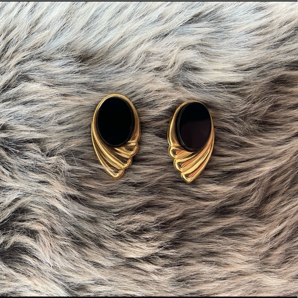 VINTAGE CLIP-ON WING EARRINGS WITH STONE